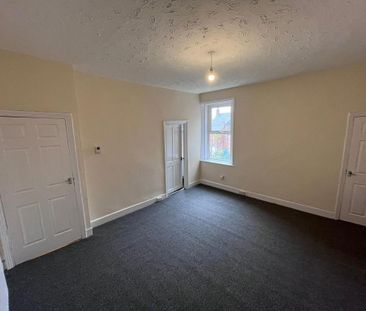 3 bedroom flat to rent - Photo 1