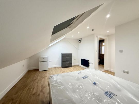 1 bedroom in a house share to rent - Photo 1