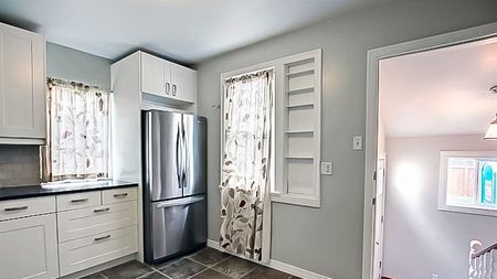 3 Bed Renovated Home For Rent In Grovenor - Photo 4