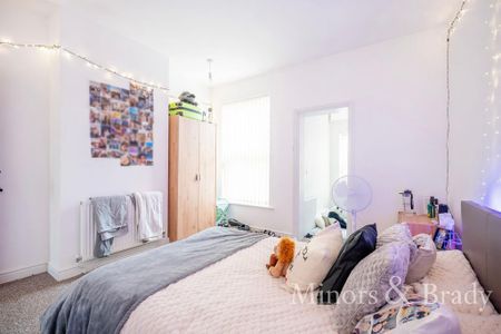 3 bedroom terraced house to rent - Photo 5