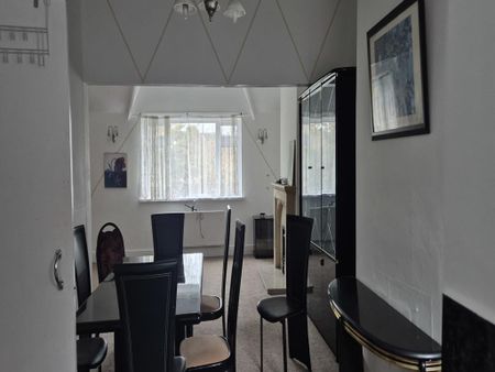 3 bedroom flat to rent - Photo 5