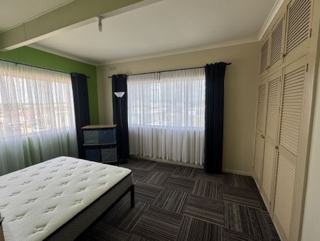 Spacious apartment in the town centre! - Photo 3