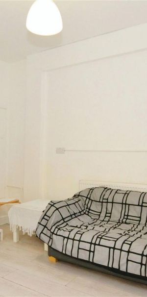 Cecil Road, Hounslow - Photo 1