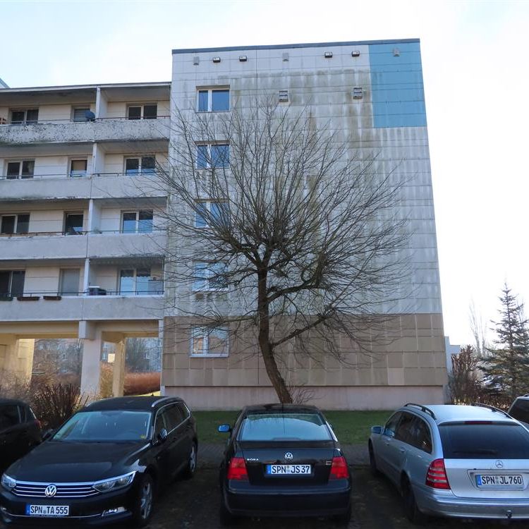 Drei Zimmer, Balkon, Keller - Photo 1