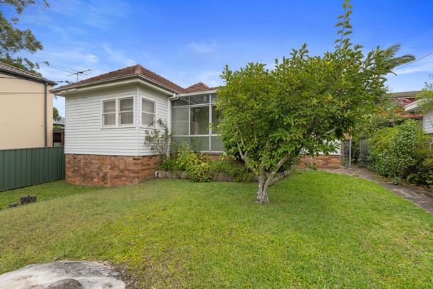 Two Bedroom Home on Large Block - Photo 1