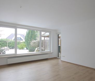 Renoviertes, ebenerdiges Reihenendhaus mit Terrasse und Garage in B... - Photo 1