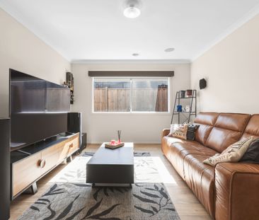 Stylish Family Living in Prime Wollert Location! - Photo 2