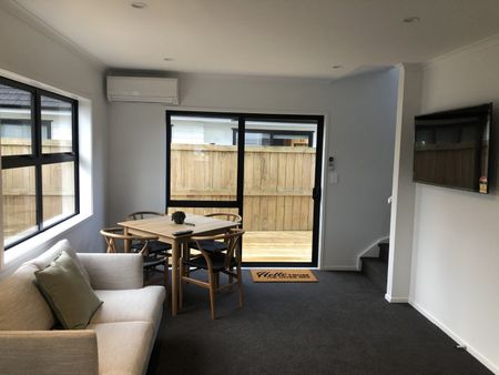 Great studio rooms, within walking distance to local shops and so close to the University. - Photo 3