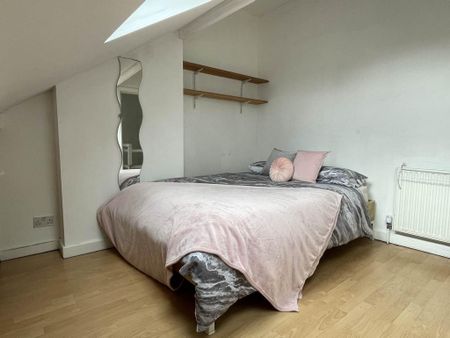 1 bedroom in a flat share to rent - Photo 5