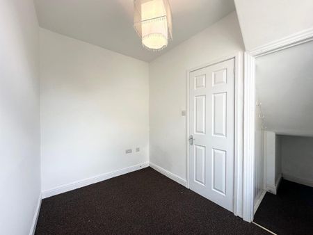2 bedroom terraced house to rent - Photo 2