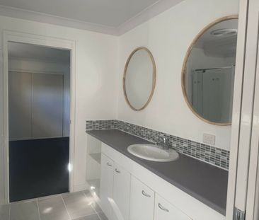 NEAT & TIDY HOME - Photo 5