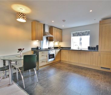 Wapshott Road, Staines-upon-Thames, Surrey, TW18 3EZ - Photo 2