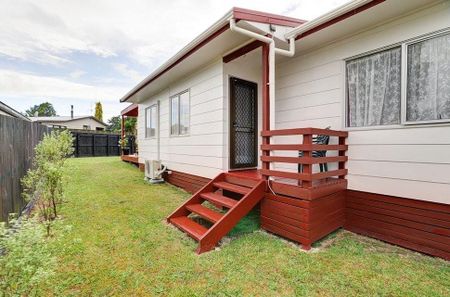 Charming Fitzroy 2BR house with North facing Deck - Photo 3