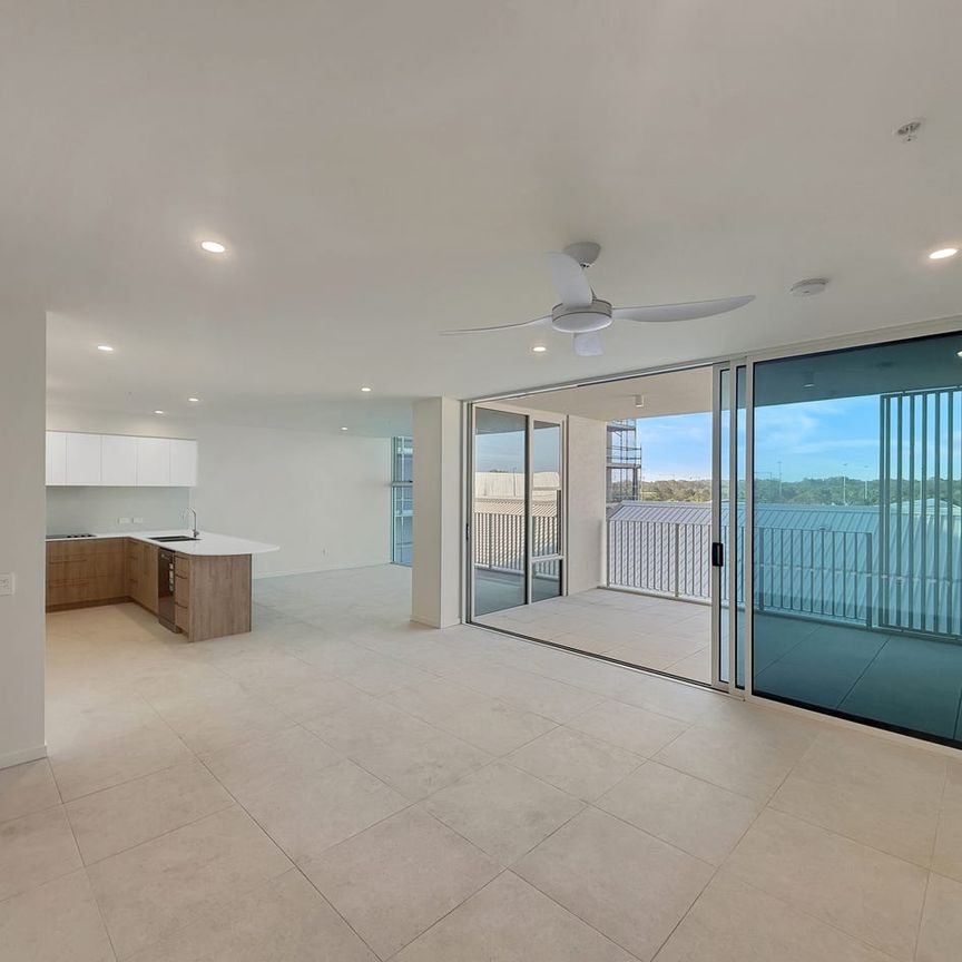 BRAND NEW LUXURY APARTMENT LIVING IN THE HEART OF BARINGA | RESORT STYLE FACILITIES! - Photo 1