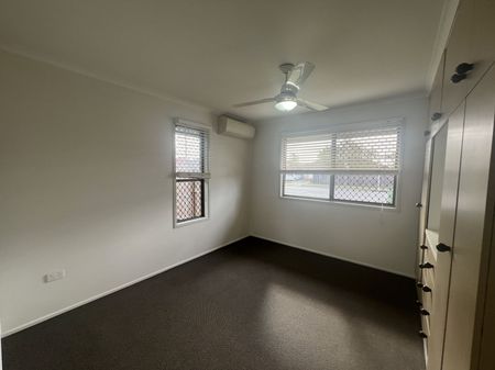 Fully Airconditioned 2 Bedroom Unit Ideally Located to Mt Pleasant Shopping Centre & Schools! - Photo 3
