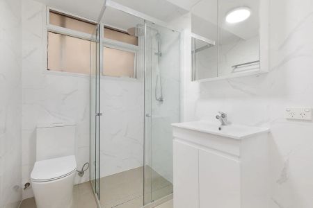 Rennovated Apartment In Tranquil Address - Photo 2