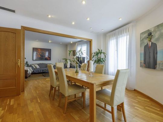 Luxury penthouse for rent in Valencia - Photo 1