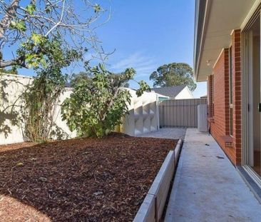 Modern Low Maintenance Living&excl; - Photo 2