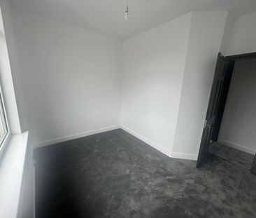 5 bedroom property - Photo 2