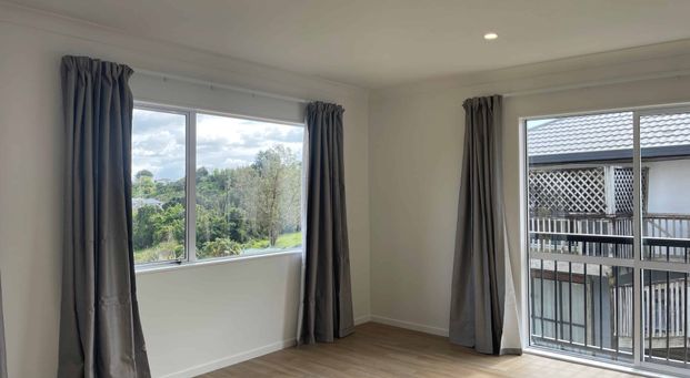 Spacious 4 Bedroom Home in Brookfield - Photo 1