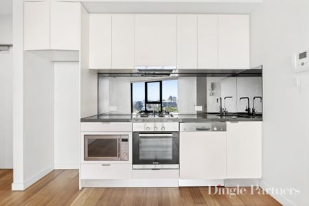 2-BED 1-BATH, NOT FURNISHED. - Photo 3