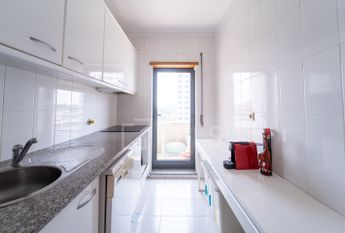 Apartamento T1 com terraço e lugar de garagem situado no Campo Alegre