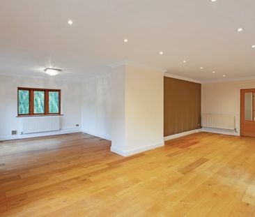 5 bedroom detached house to rent - Photo 2