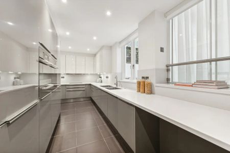 5 bedroom house in London - Photo 5