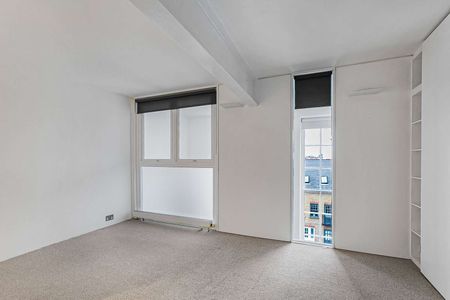 Beautiful duplex loft apartment set within an iconic school conversion. - Photo 2