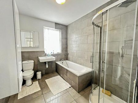 4 bedroom semi-detached house to rent - Photo 5