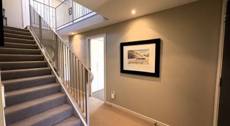 Spacious home on illustrious Cotter Avenue - Photo 4