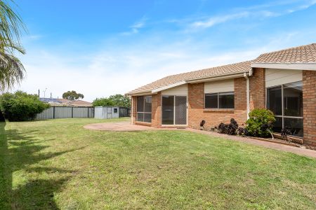 Spacious Family Home - Photo 2