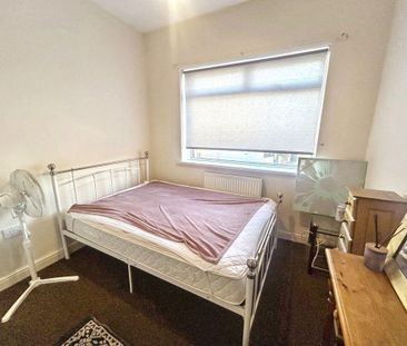 2 bed upper flat to rent in NE25 - Photo 2