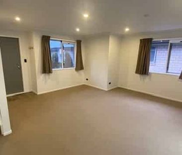 Contemporary Comfort in the Heart of Hamilton – 3 Bedrooms + Double... - Photo 1