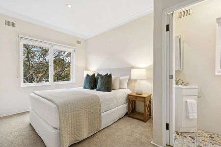 64 The Bulwark, Castlecrag NSW 2068 - House For Rent | Domain - Photo 2