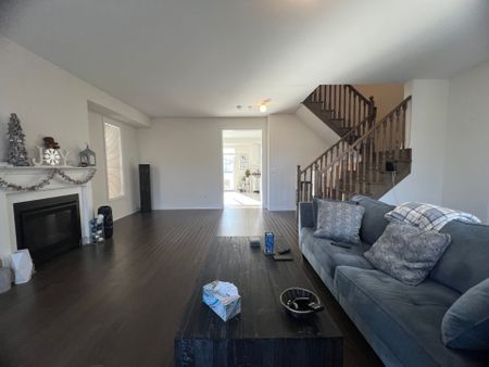 For Lease - 10 Cornerside Way, Whitby, Ontario - Photo 2