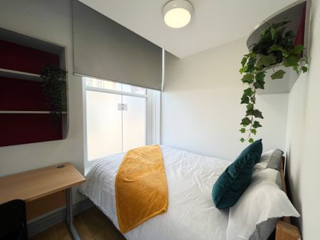 Purple Suite Lustrous House - Photo 3