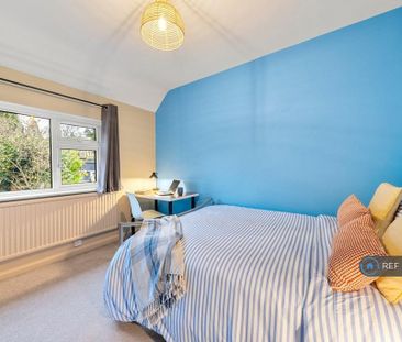 1 bedroom in a house share to rent - Photo 2