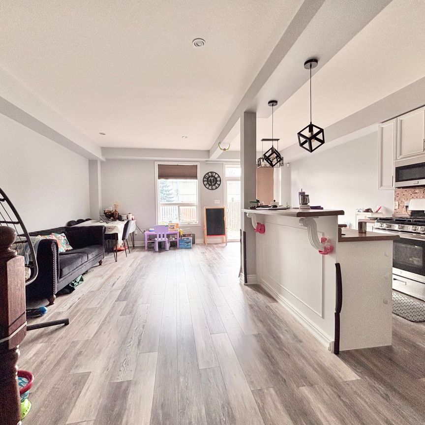 For Lease - 7 MARINA POINT Crescent, Hamilton, Ontario - Photo 1