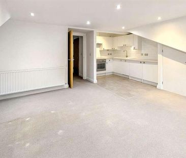 Quarterdeck, Leigh Hill, Leigh On Sea, SS9 - Photo 6