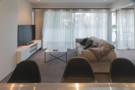 Stunning Fully Furnished Apartment in Viaduct Point - Photo 3