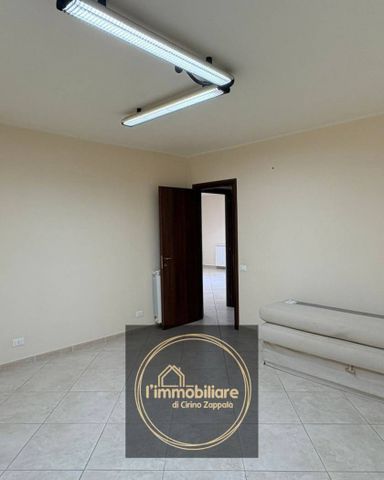 Trilocale via Ettore Majorana 6, Centro, Pedara - Foto 4