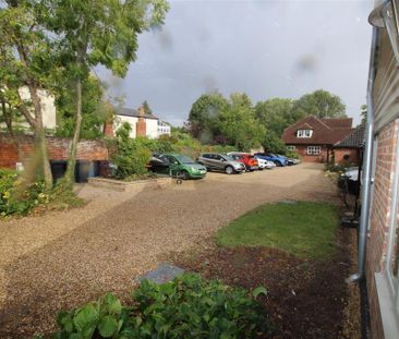 2 bedroom end of terrace house to rent - Photo 3