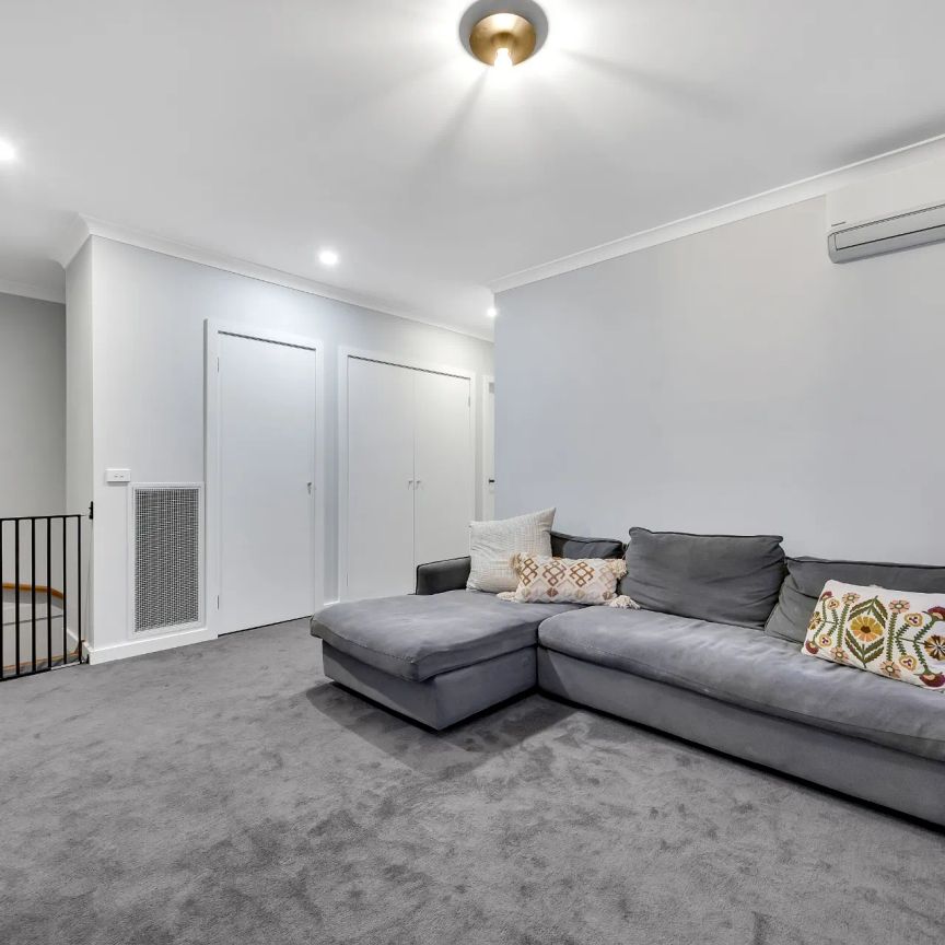 Modern 3 Bedroom Home in the Heart of Sunbury - Comfort, Style & Convenience! - Photo 1
