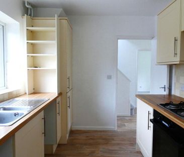 3 bedroom semi-detached house to rent - Photo 2