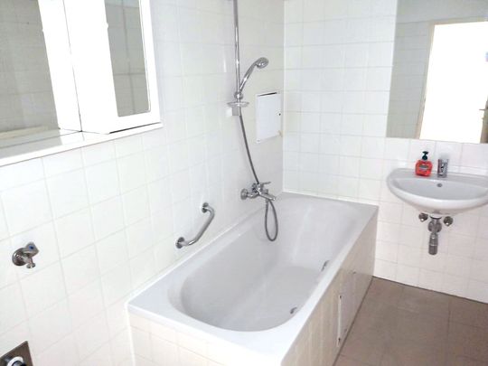 Sehr gut geschnittene Zweizimmer-Wohnung mit Balkon - Zentrale, ruhige Lage - Photo 1