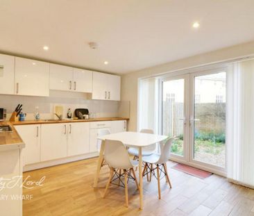 1 bedroom in a flat share to rent - Photo 3