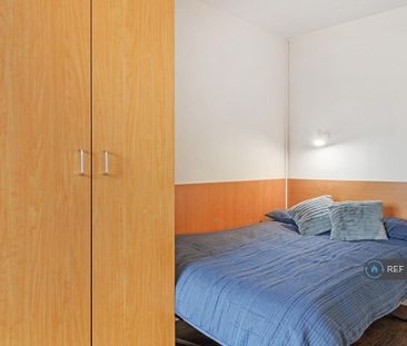 1 bedroom in a flat share to rent - Photo 4