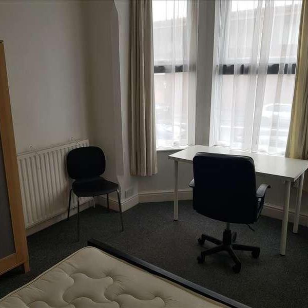 Lenton - Ilkeston Road Bedroom Spacious Student Property All Bills Incl, NG7 - Photo 1