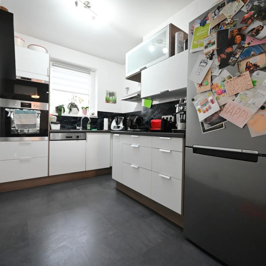 Attraktive 3-Zimmer-Wohnung: große westseitige Loggia mit Blick ins Grüne - Photo 1